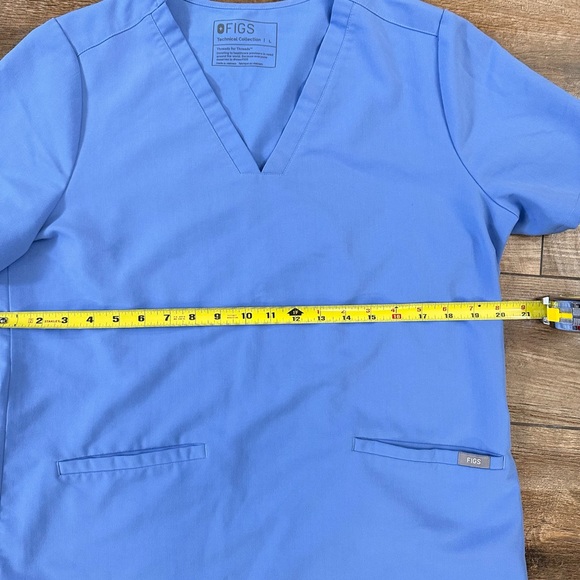 Figs Casma™ Three-Pocket Scrub Top Large Ceil Blue Light Blue - Picture 2 of 3